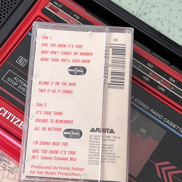 Vintage 1989 Milli Vanilli Girl You Know It's True Cassette Tape - Picture 2 of 4